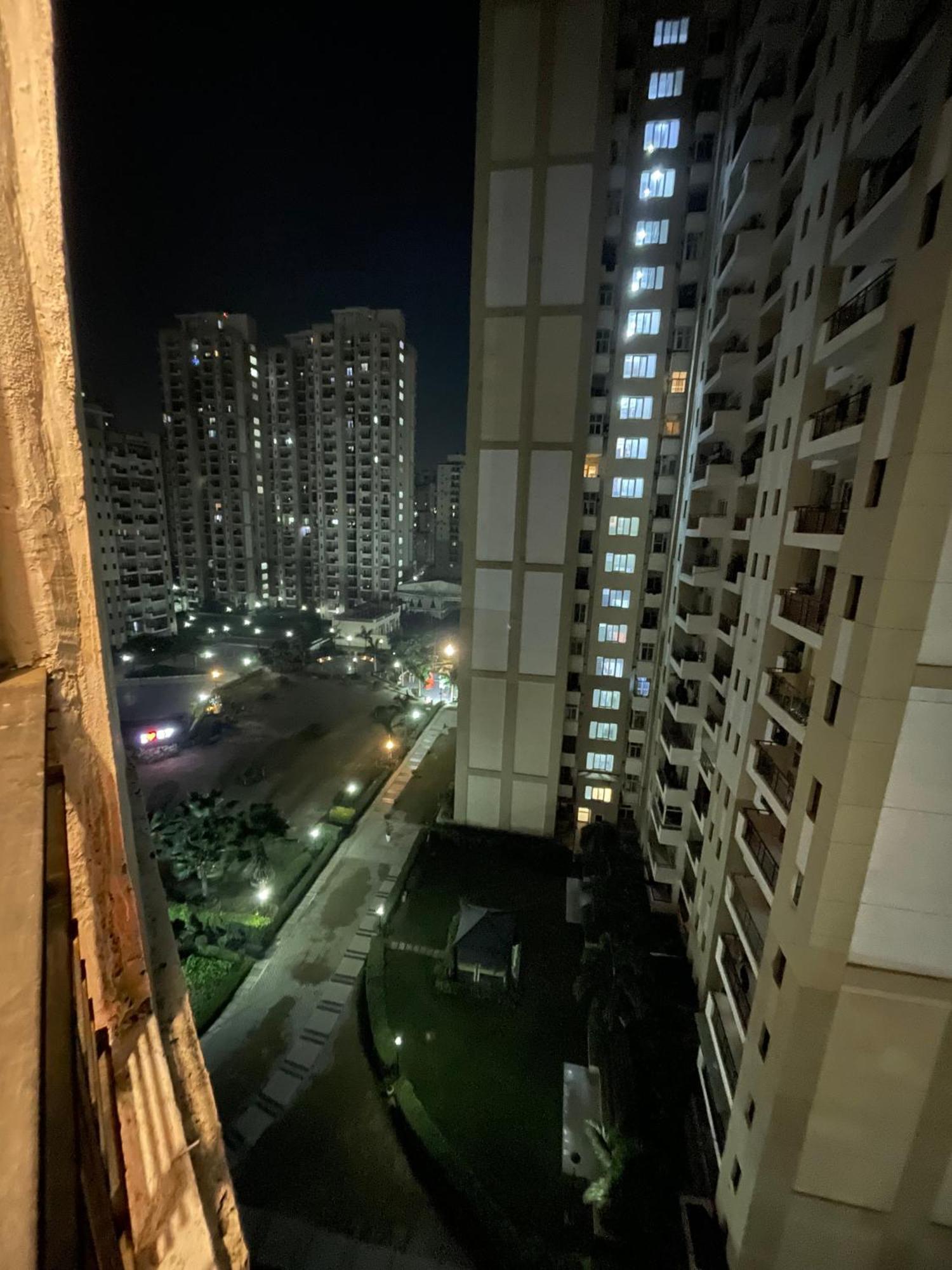 Dream Vibes Studio Apartment Noida Extérieur photo